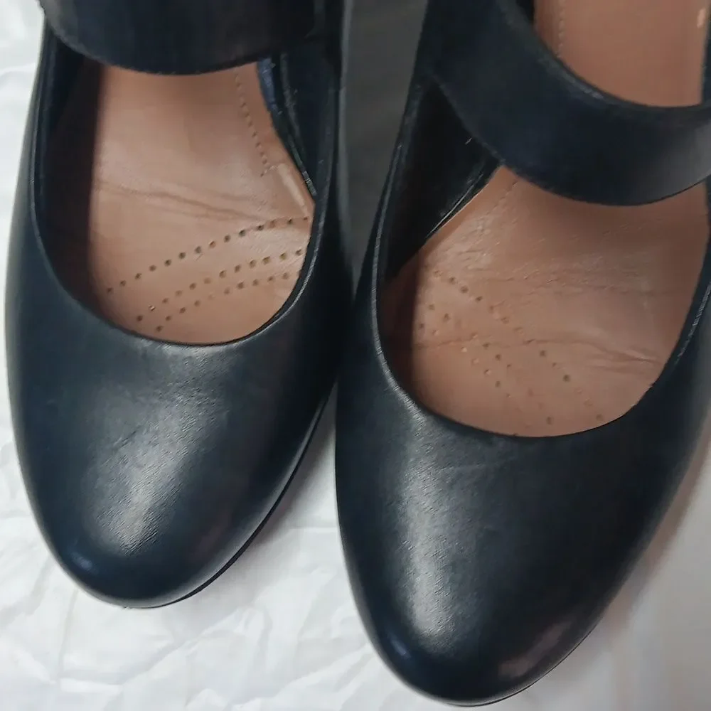 Clarks Arttisan Black Leather Heels Women's Size 9.5